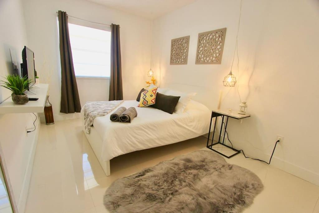 Modern 1/1, Half A Block From The Ocean Apartment Маями Бийч Екстериор снимка